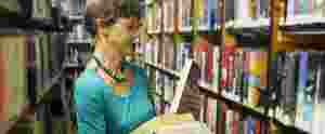 What do we know about teachers in school libraries?