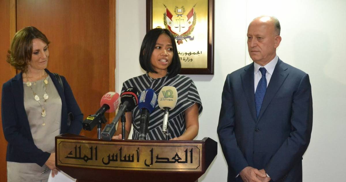 Australia Awards alumna Ms Fitriana Nur (centre) speaking in the Middle East.