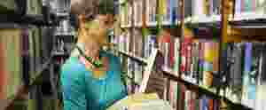 What do we know about teachers in school libraries?